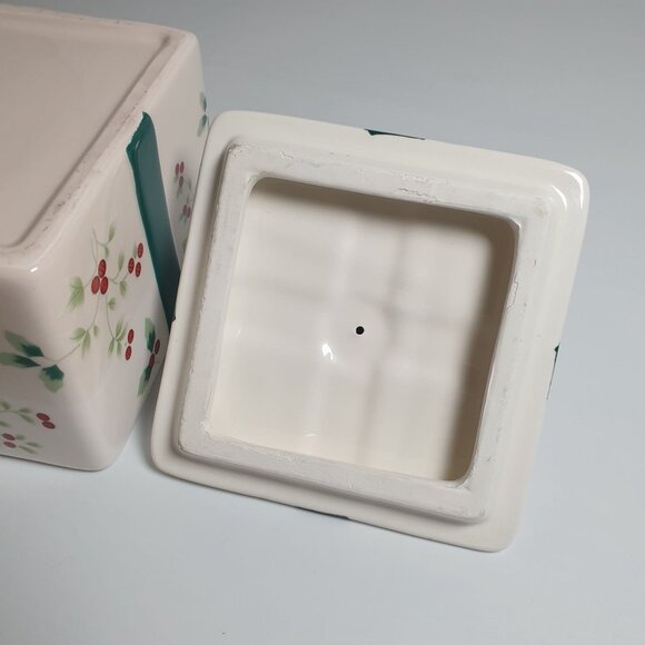 Pfaltzgraff Winterberry Snowman Lidded Ceramic Box 6" x 6" x 7" Gift Shape - Picture 10 of 10
